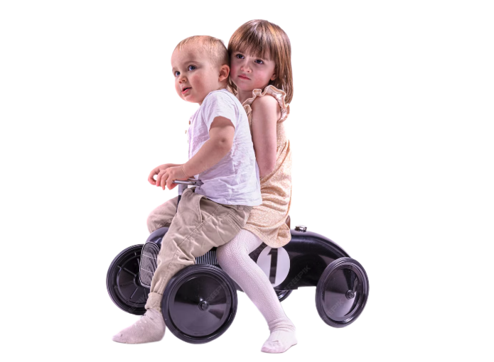 Bambini che giocano assumendo ruoli nel gioco simbolico